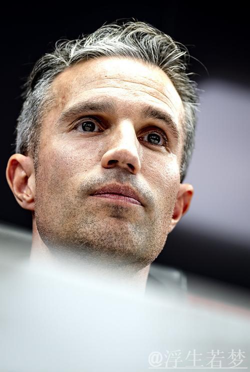 范佩西42岁执教首秀,19岁儿子1米86中锋首演吸引三万观众 范佩西42岁执教首秀,19岁儿子1米86中锋首演吸引三万观众 